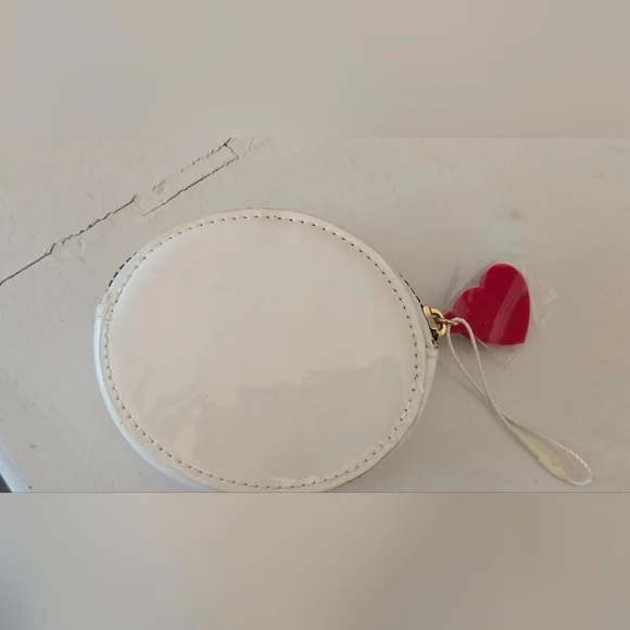 Hello Kitty White and Red Coin Pouch - Picture 8 of 8